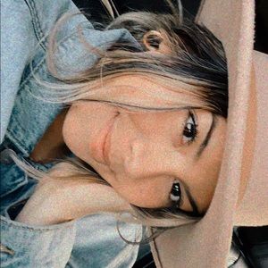 Meet your Posher, Lexi